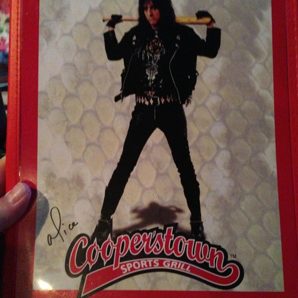 Foto tirada no(a) Alice Cooper&#39;stown Rock and Roll Sports Grill por Mark M. em 7/23/2013