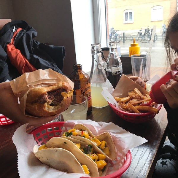 3/29/2018 tarihinde Erika H.ziyaretçi tarafından Casual Street Food'de çekilen fotoğraf