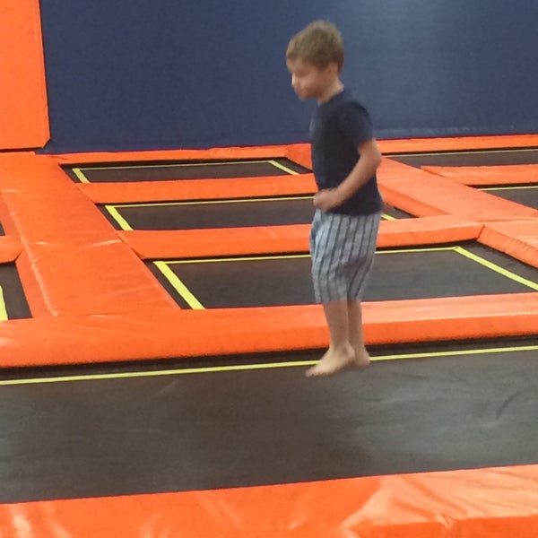 Photo taken at Big Air Trampoline Park by Poliana R. on 4/22/2014