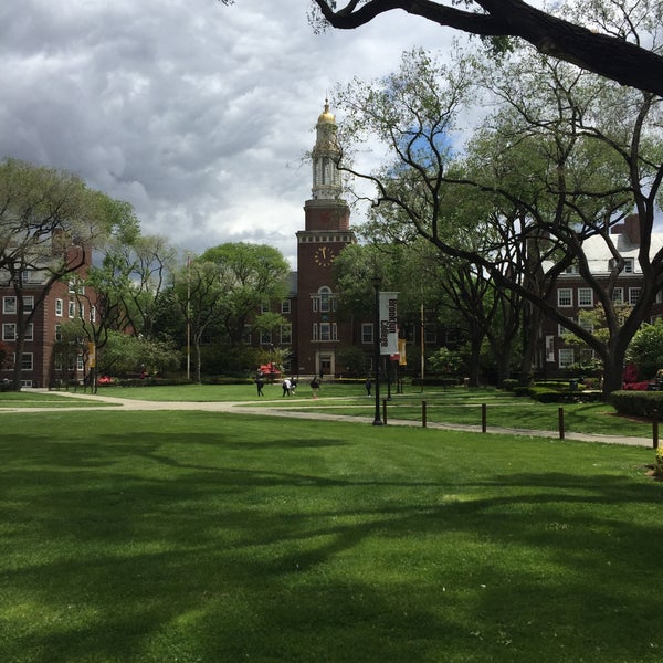 5/15/2016 tarihinde Sol F.ziyaretçi tarafından Brooklyn College Library'de çekilen fotoğraf