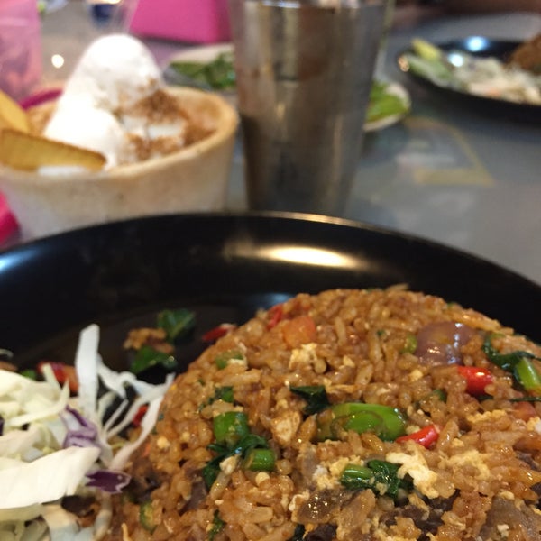 Photo taken at Thai Nyonya Restaurant by Shazana O. on 2/1/2018
