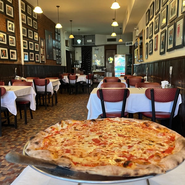 Foto diambil di Patsy&#39;s Pizza - East Harlem oleh Michael pada 3/16/2023