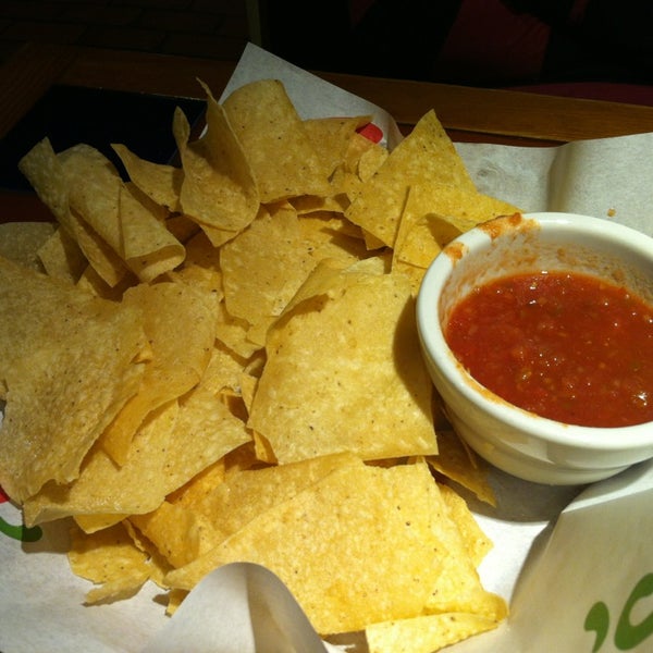 Photo taken at Chili&#39;s Grill &amp; Bar by Dan S. on 2/8/2013