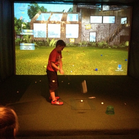 รูปภาพถ่ายที่ Golfer&#39;s Grail โดย Natalie M. เมื่อ 12/1/2012