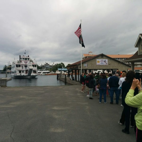 6/14/2014 tarihinde Vsevolod B.ziyaretçi tarafından Uncle Sam Boat Tours'de çekilen fotoğraf