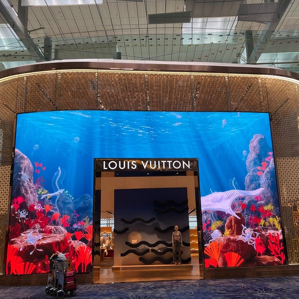 Louis Vuitton - Boutique in Singapore