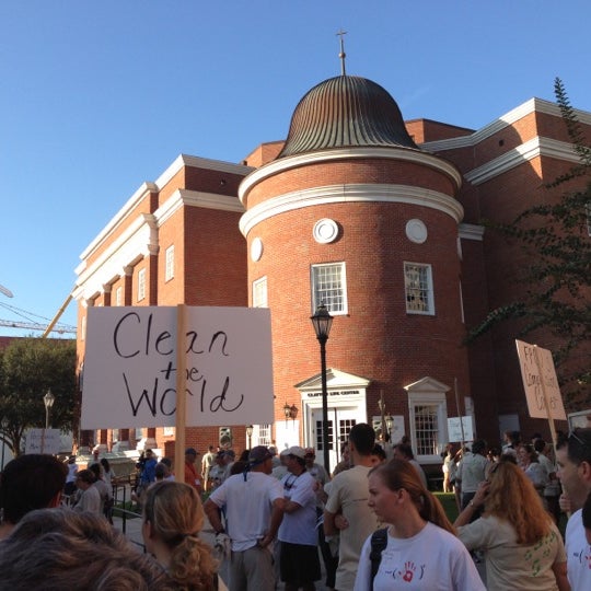 Foto scattata a First Presbyterian Church of Orlando da Quinn R. il 10/13/2012