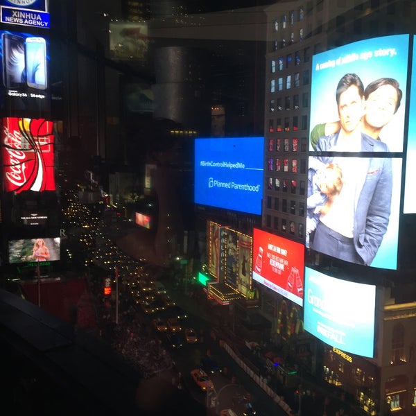 Foto tomada en Broadway Lounge &amp; Terrace  por Gozde A. el 6/23/2015