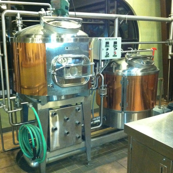 2/7/2013 tarihinde Spencer P.ziyaretçi tarafından Vine Park Brewing Co.'de çekilen fotoğraf