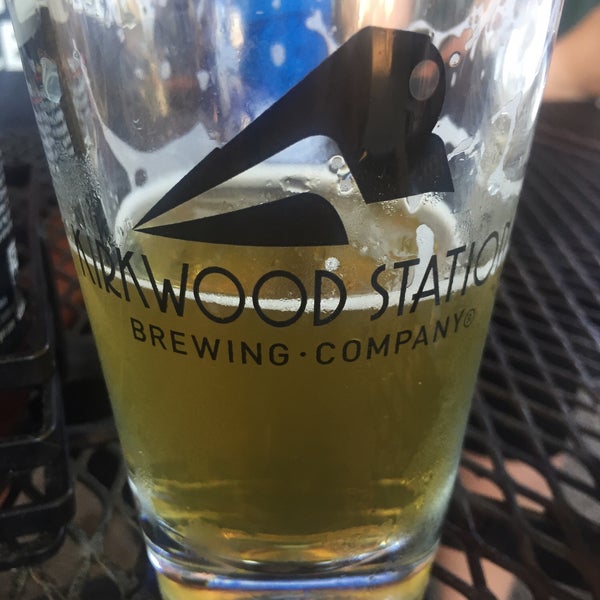 Foto tirada no(a) Kirkwood Station Brewing Co. por Kevin D. em 7/23/2018