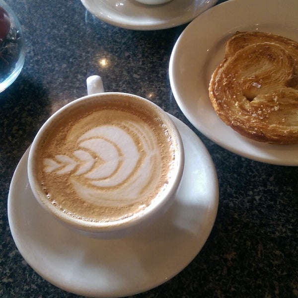11/13/2014 tarihinde Oscar P.ziyaretçi tarafından Buon Giorno Coffee'de çekilen fotoğraf