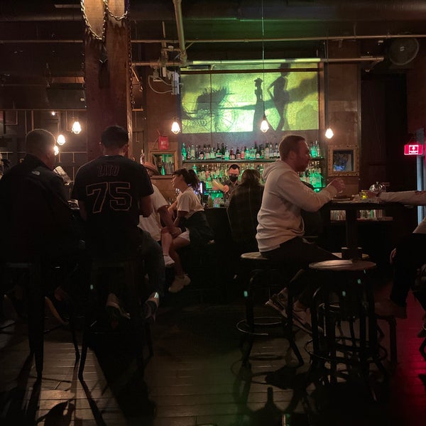 Das Foto wurde bei Alchemist Bar &amp; Lounge von Jessi 🍍 . am 8/18/2021 aufgenommen