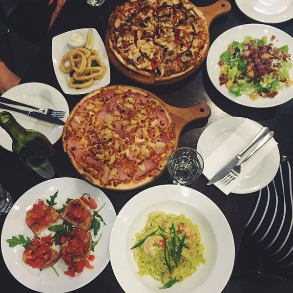 Foto tomada en Mammas Pizza &amp; Pasta Bar  por Jesseline I. el 10/28/2014