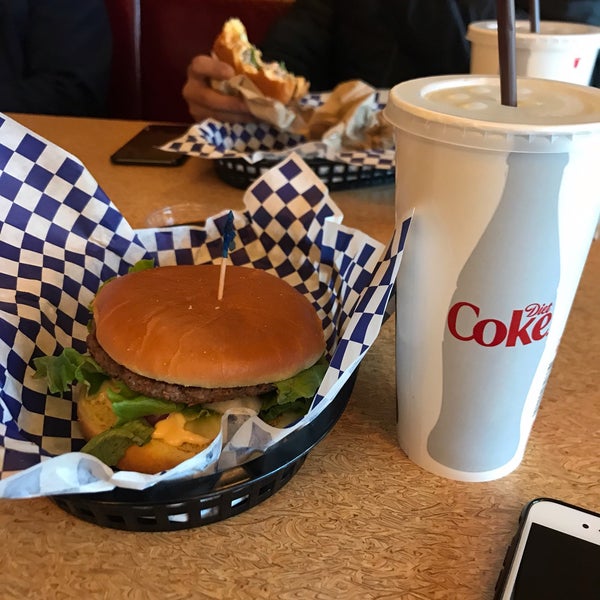 Foto tirada no(a) Blue Moon Burgers Capitol Hill por Sul6an em 2/28/2019