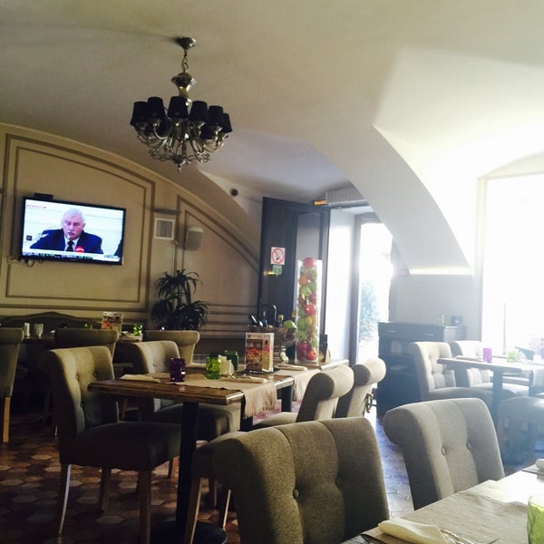 Foto scattata a Villa Aston Restaurant and Hotel Aston 4* da Lena👸 il 7/21/2015