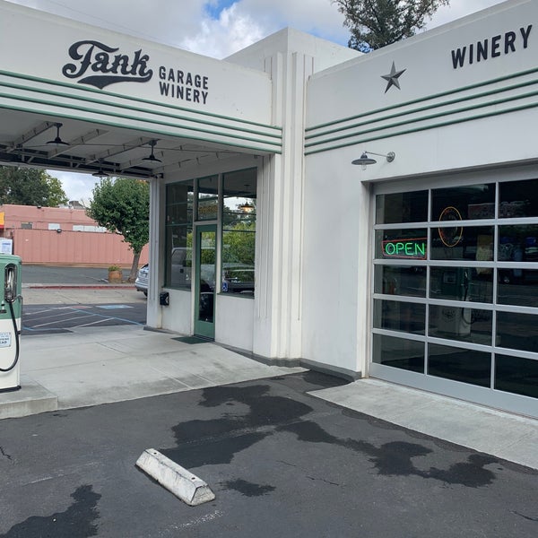 รูปภาพถ่ายที่ Tank Garage Winery โดย Wes J. เมื่อ 9/16/2019