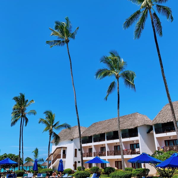 Photo taken at DoubleTree Resort by Hilton Hotel Zanzibar - Nungwi by Bart L. on 11/13/2019