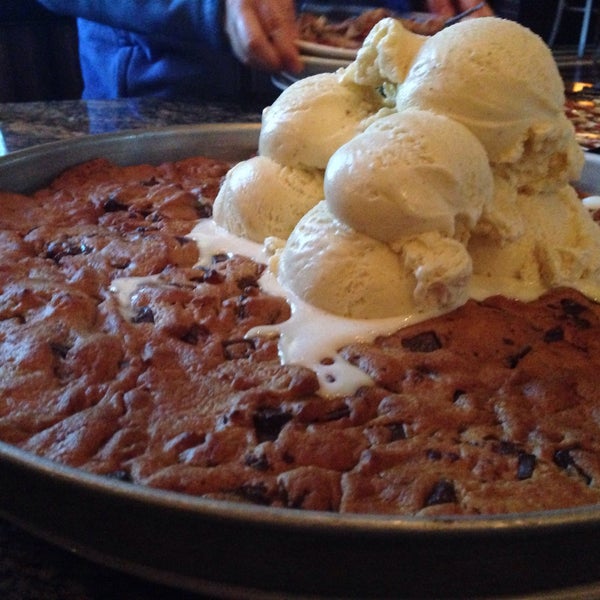 Photo taken at BJ&#39;s Restaurant &amp; Brewhouse by Earth M. on 4/20/2015