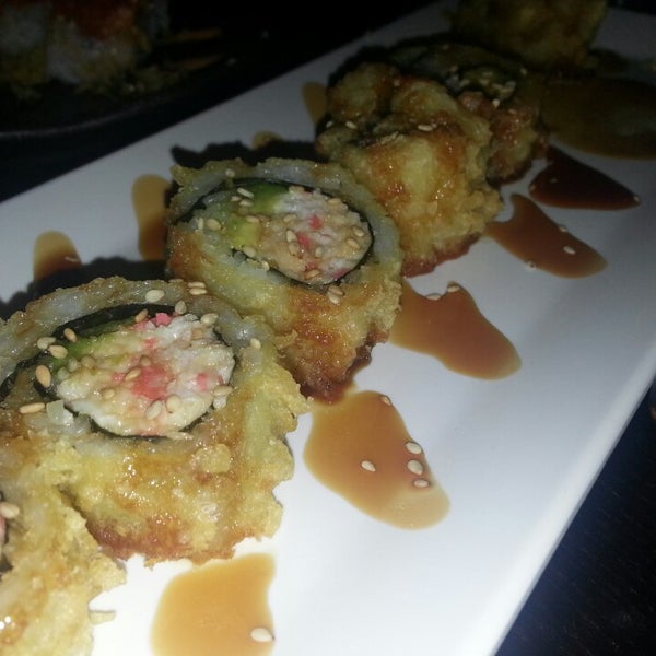 Photo prise au Yen Sushi &amp; Sake Bar (Century City) par Denise L. le5/28/2013