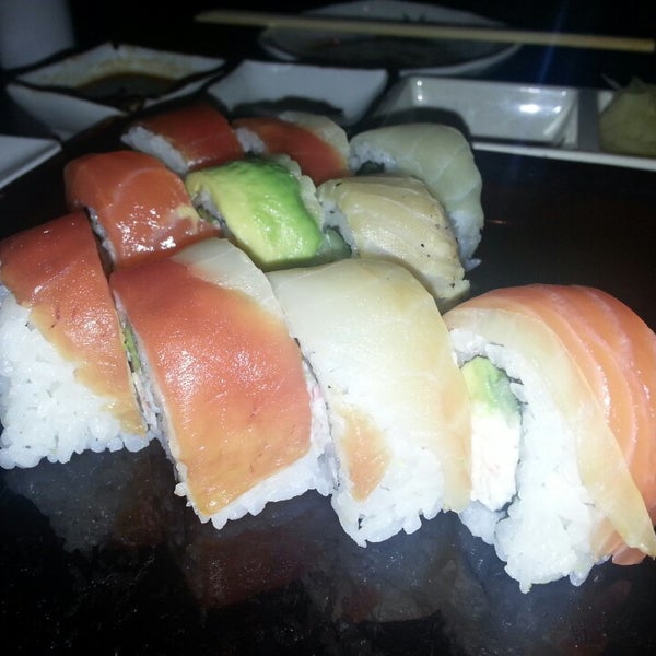 5/28/2013에 Denise L.님이 Yen Sushi &amp; Sake Bar (Century City)에서 찍은 사진