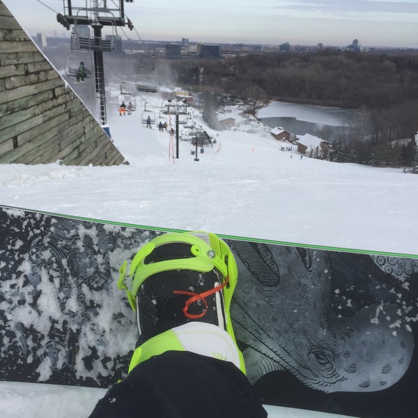 12/19/2015 tarihinde Erin R.ziyaretçi tarafından Hyland Ski and Snowboard Area'de çekilen fotoğraf