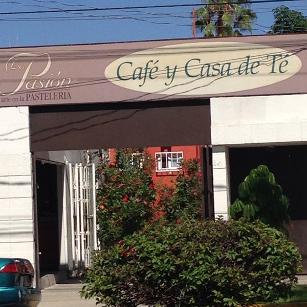 Photo taken at La Pasión, Café y Casa de Té by Gustavo R. on 4/20/2014