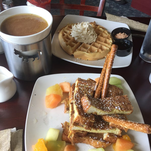 Ordered French toast fondue and waffle with whipped cream and maple syrup. Wasn't a big fan of cinnamon taste in the fondue. I liked the waffles though.