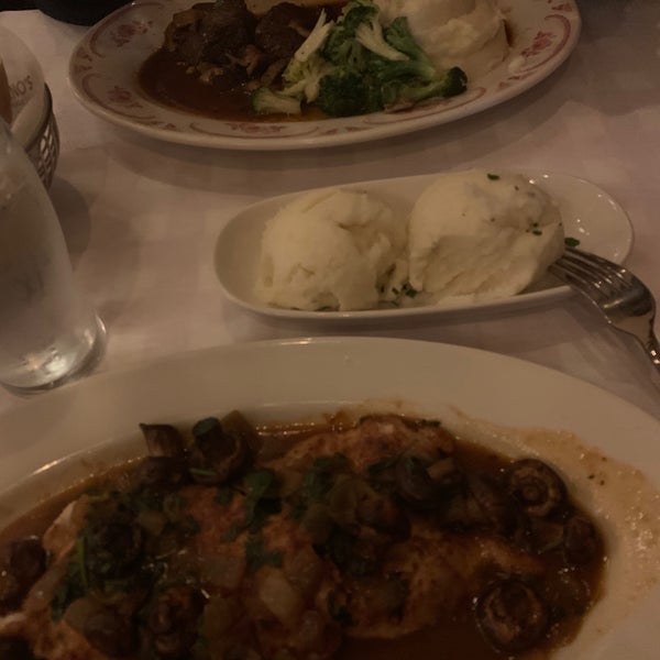 Photo taken at Maggiano&#39;s Little Italy by Que F. on 11/20/2019
