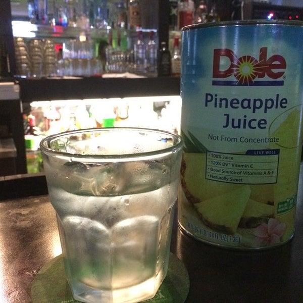 Y's Sports Bar & Grill Honolulu'da Bar