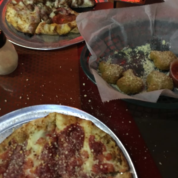 12/3/2016에 Nancy P.님이 Pizza Shuttle에서 찍은 사진