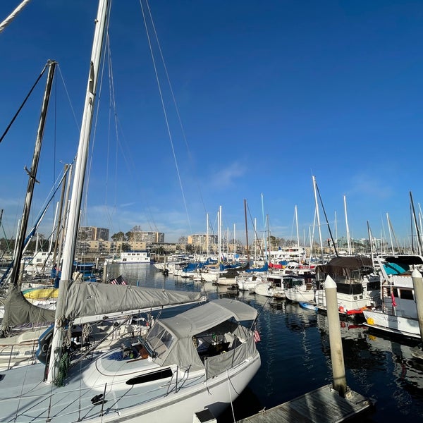 รูปภาพถ่ายที่ Marina del Rey Harbor โดย Ändrey Ü. เมื่อ 11/17/2020