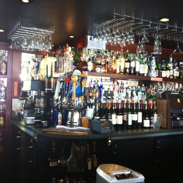 Hi Dive Dive Bar in Rincon Hill