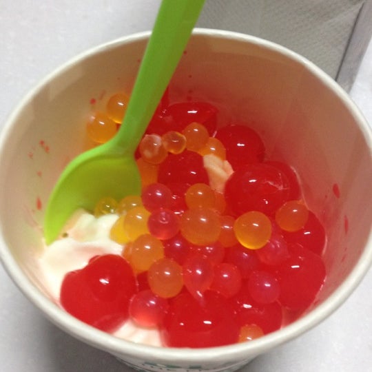 Photo taken at Brrrberry Frozen Yogurt by Pat K. on 10/21/2012