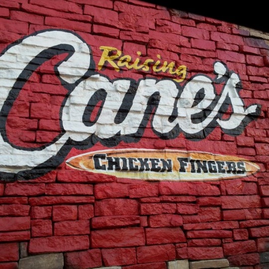 12/27/2012 tarihinde David P.ziyaretçi tarafından Raising Cane&#39;s Chicken Fingers'de çekilen fotoğraf