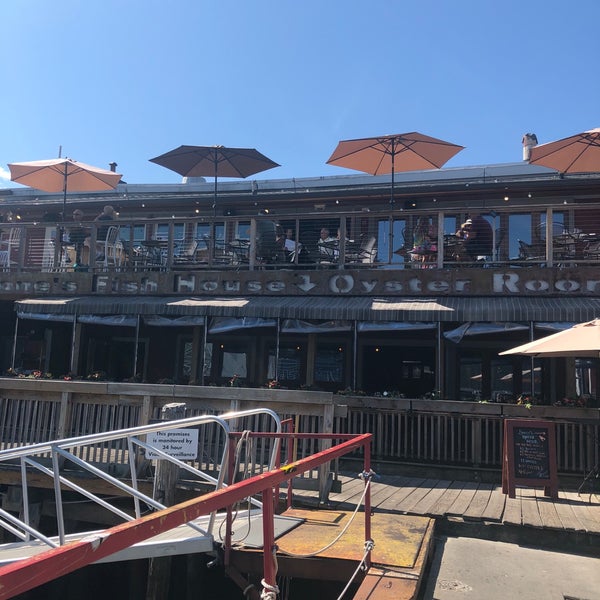 Photo taken at Boone&#39;s Fish House &amp; Oyster Room by Lissette C. on 8/31/2018
