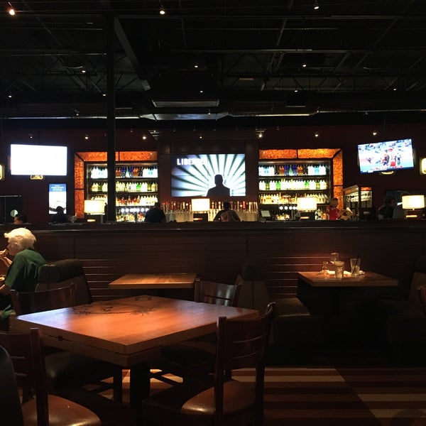 Photo taken at BJ&#39;s Restaurant &amp; Brewhouse by Jonas C. on 10/25/2020