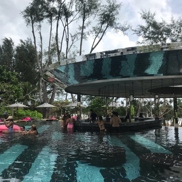 Foto tirada no(a) Baba Beach Club Phuket Luxury Hotel por Pinladee O. em 9/8/2018