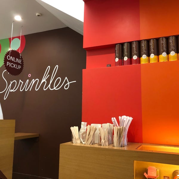 Photo taken at Sprinkles by Pinladee O. on 4/1/2019