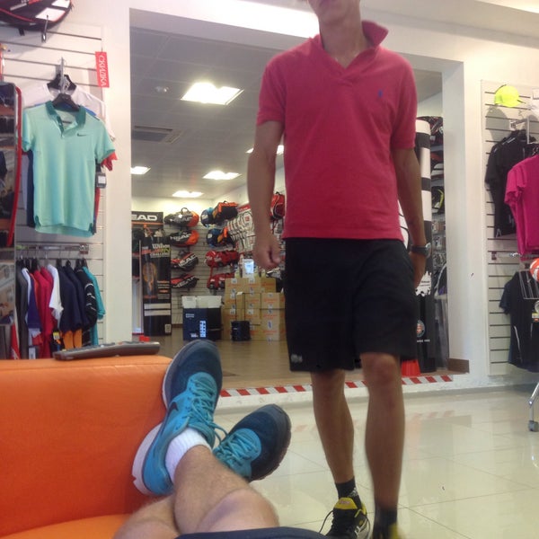 Теннисный магазин вход. Теннисный салон 1 санкт петербург. Теннисный магазин на зеленина. Теннисный магазин 1 на большой зеленина. Теннисный салон 1 санкт петербург.