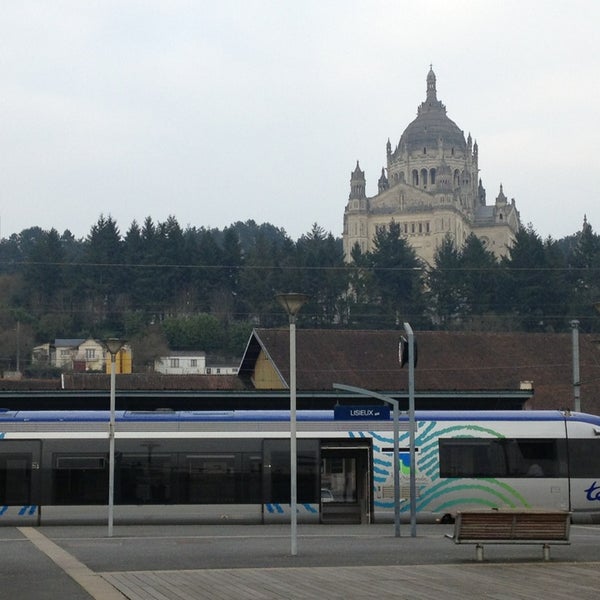 Gare SNCF de Lisieux Estação Ferroviária em Lisieux
