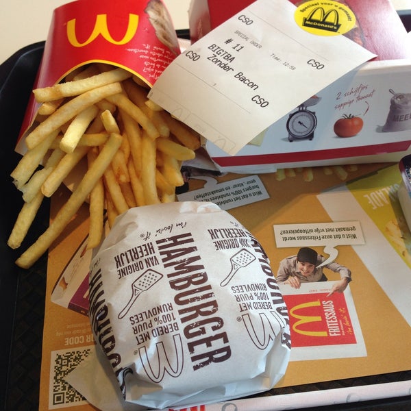 รูปภาพถ่ายที่ McDonald&#39;s โดย Ismail E. เมื่อ 5/14/2013