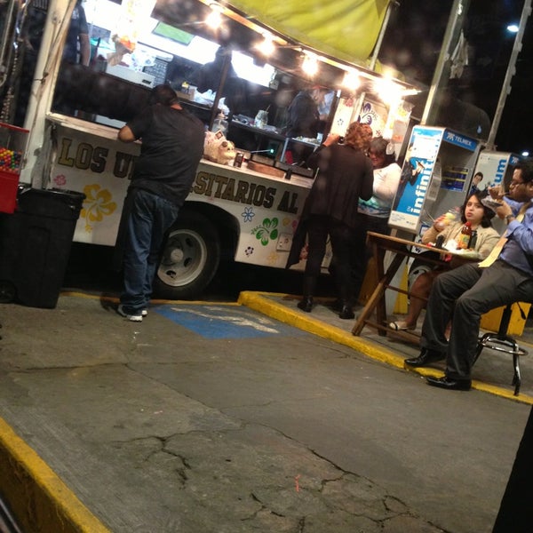 2/7/2013에 Orlando님이 Tacos Unichamps에서 찍은 사진