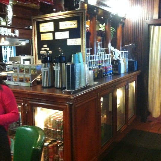 9/18/2012 tarihinde Bevin G.ziyaretçi tarafından Kairos Coffee House'de çekilen fotoğraf
