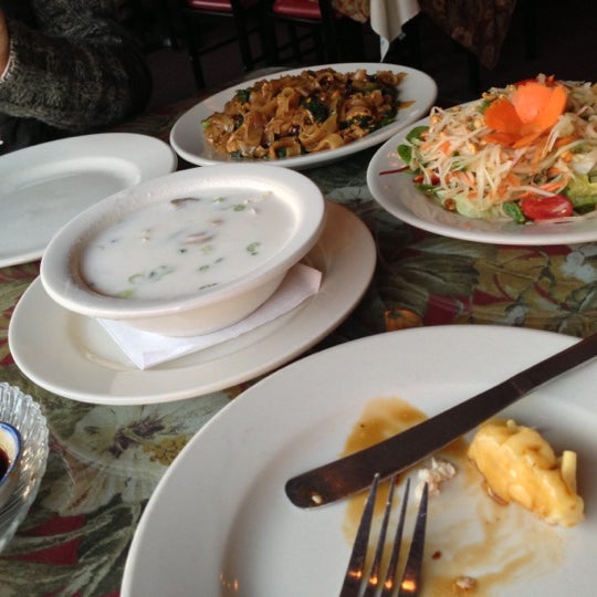 Снимок сделан в Sukhothai Restaurant пользователем Vishal G. 12/13/2012