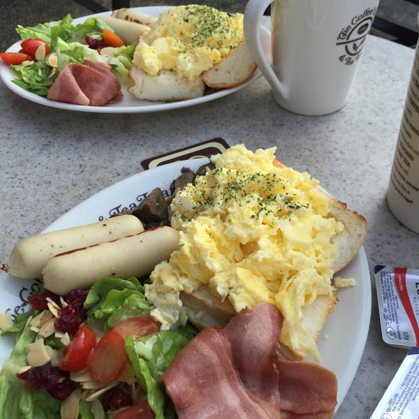 Photos at The Coffee Bean & Tea Leaf Café in Tampines