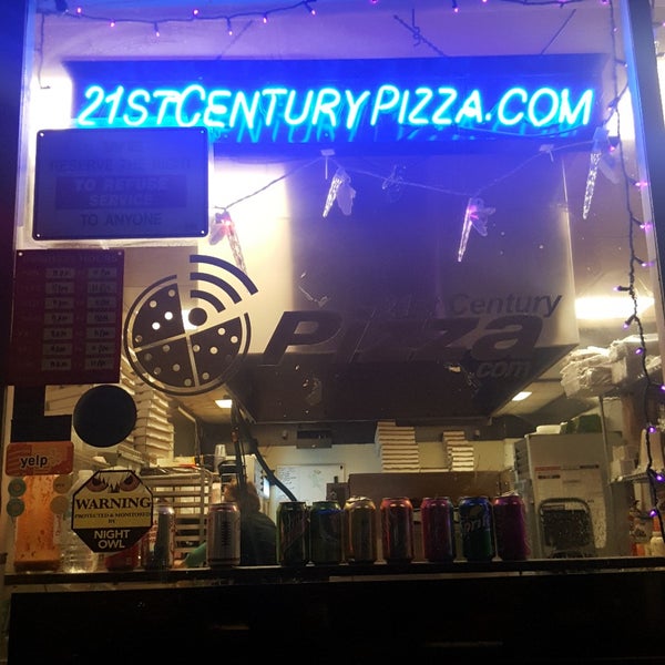 3/29/2018 tarihinde Mich n Ken K.ziyaretçi tarafından 21st Century Pizza'de çekilen fotoğraf