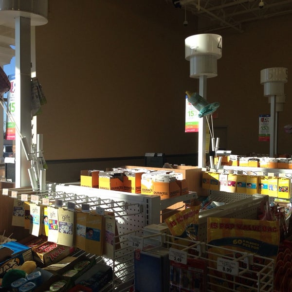 Photo taken at Toys"R"Us / Babies"R"Us by Andrew T. on 12/24/2013