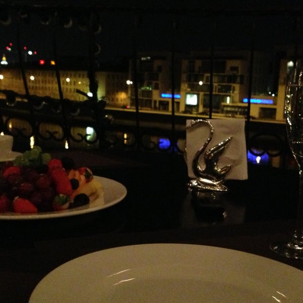 Foto tirada no(a) Ресторан &amp; Lounge «Река» por Анечка Т. em 4/19/2013