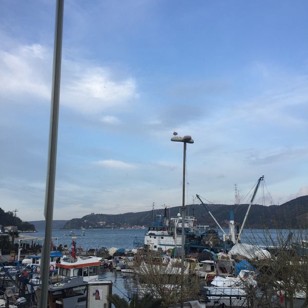 Foto tirada no(a) Dolphin Balık Restaurant por Sld T. em 3/31/2019