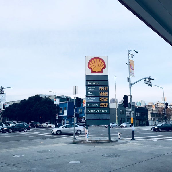Photo taken at Shell by Fermin R. on 12/31/2017